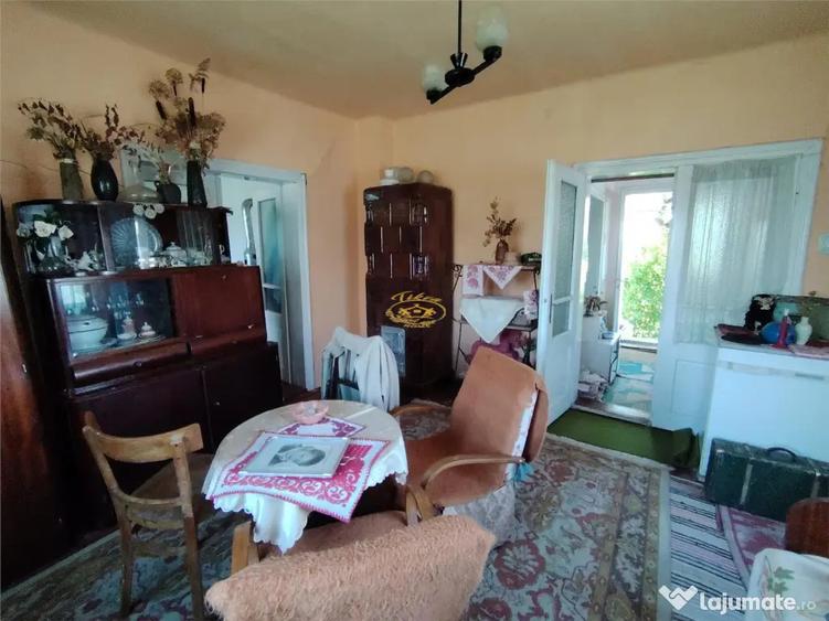 Casă cu 3 camere cu Teren 1215 Mp în Ditrău