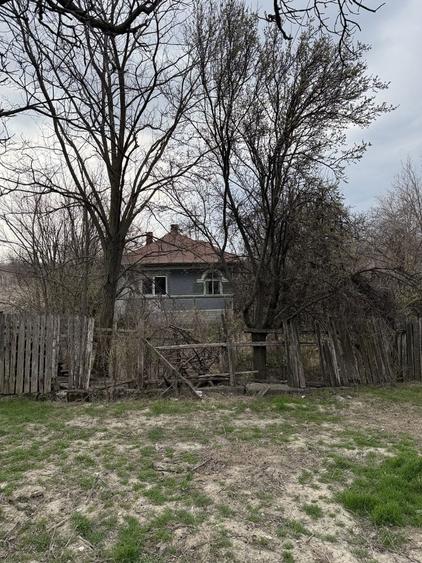 Vand casa cu teren aproximativ 3500 - 3