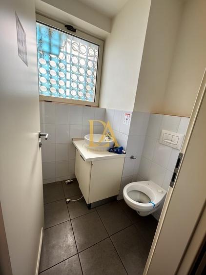 Spațiu comercial, de 119.55999755859 mp, în Libertății