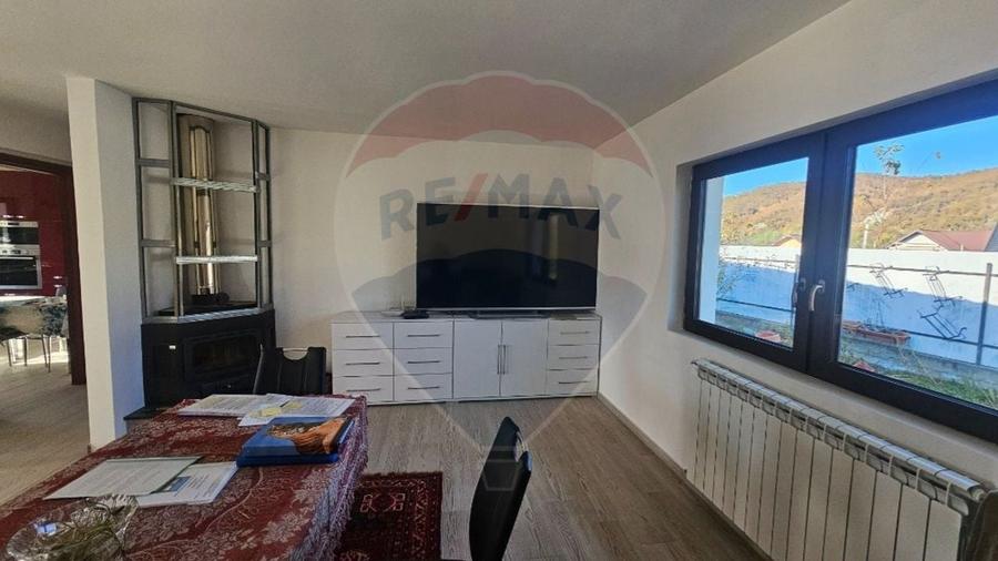 Casă / Vilă cu 5 camere de vânzare - 50