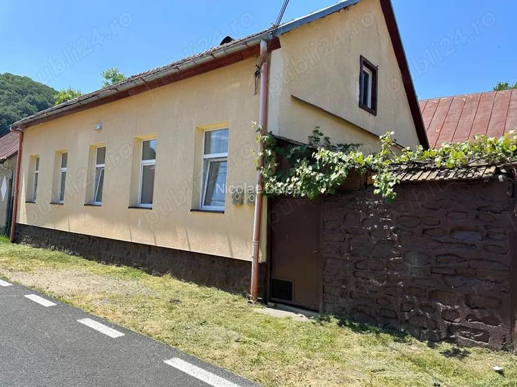 Casa de vanzare in sta?iunea turistica Anina.Imprejurimi de vis.Lacuri pe?teri,grote ,cascade,paduri