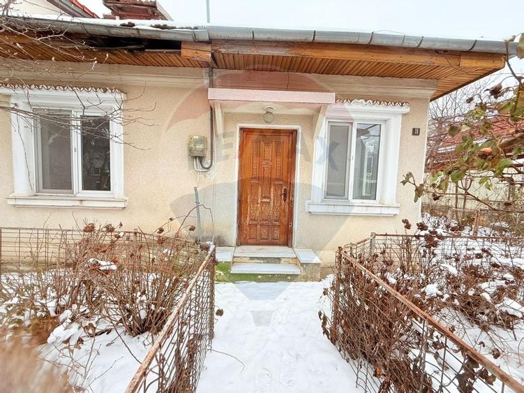 Casă de vanzare cu curte | 4 camere | Zona Gorjului | Teren generos - 23