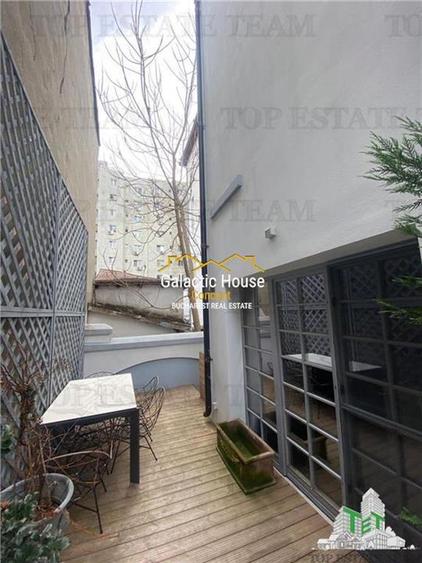 Casă cu 7 camere cu Teren 220 Mp în Central
