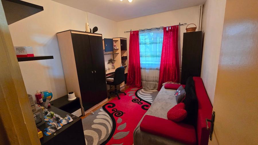 Vând apartament 3 camere Alfa etaj 1 - 9