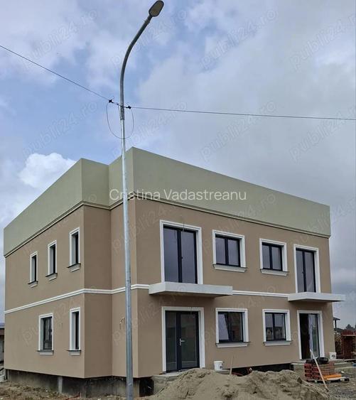 Duplex de vanzare.