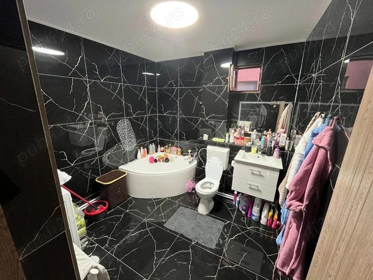 Casă cu 5 camere cu Teren 230 Mp în Central