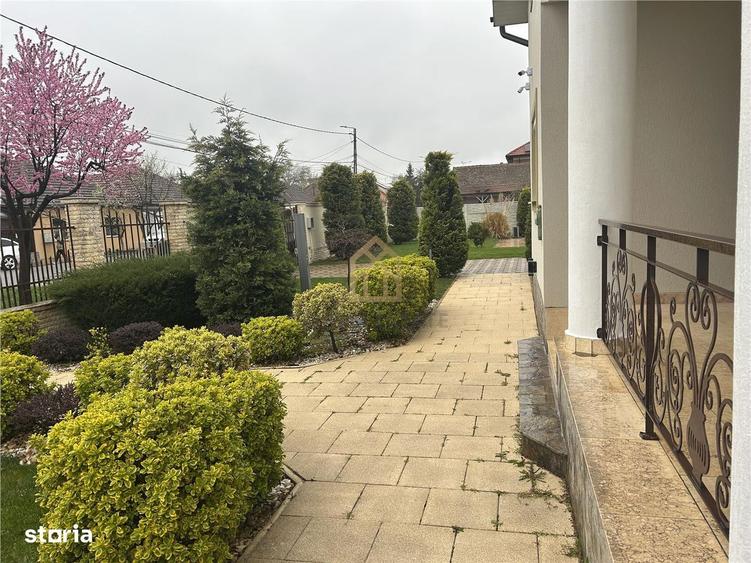 Inchiriez casa P+M in centru Mosnita Noua - 1