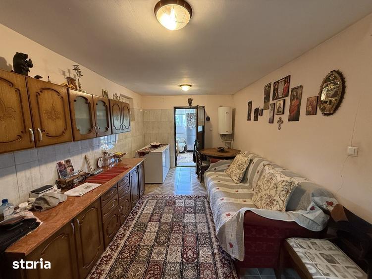 Casă cu 4 camere cu Teren 1390 Mp în Voinești