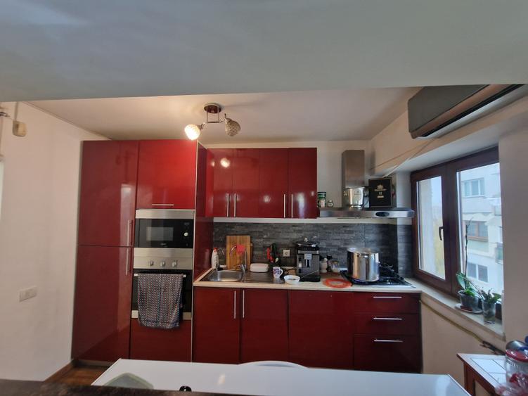 Navodari (Sud)- 3 camere decomandate, mobilat-utilat, etaj 3/4 - 10