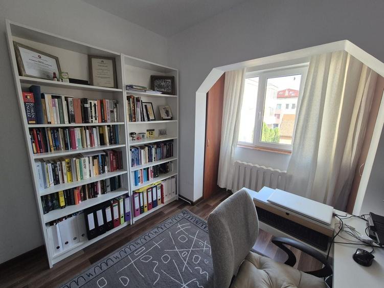 Apartament 4 camere, finisat, mobilat, parcare, zona str Izlazului - 25