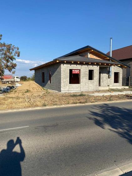 Casă cu 4 camere decomandat în Central