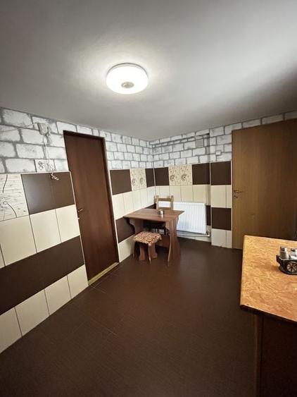 Casa 8 Camere Cu Teren 1500mp In Cermei - 4