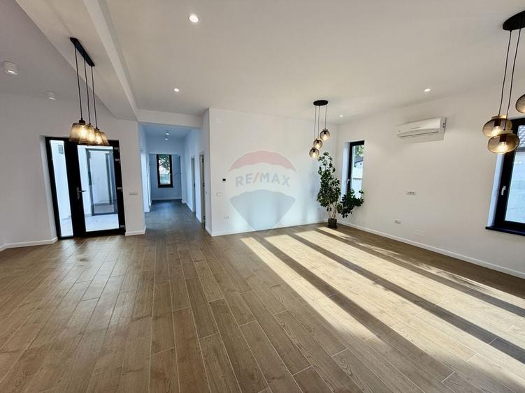 Casa / Vila cu 4 camere de vanzare in zona Nord - 16