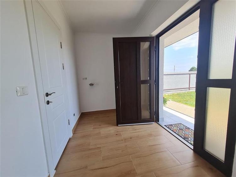 In stil mediteranean, curte proprie, 4 camere, terasa, pod mansardabil, Harman, - 25