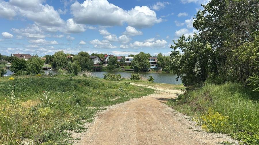 Corbeanca (Tamasi), teren intravilan langa lac si padure - 2