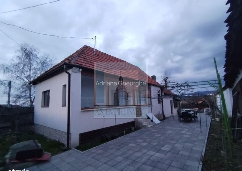 Se vinde casa renovata Tarlungeni, teren ~550mp
