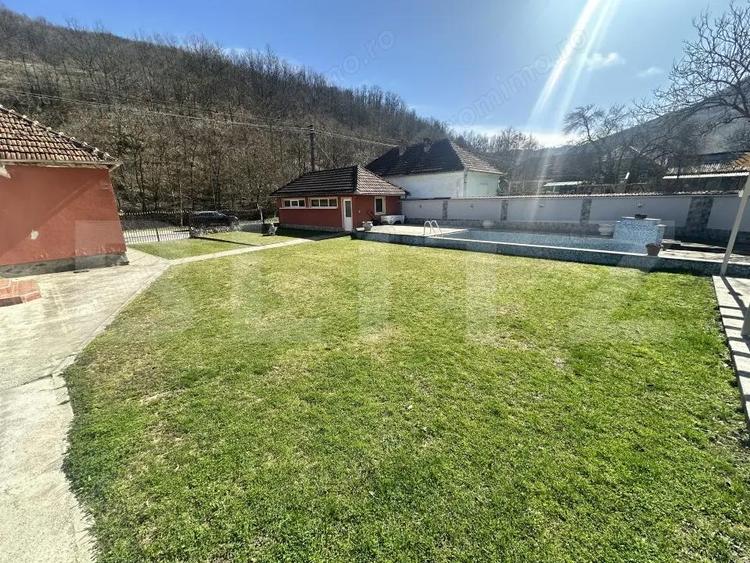 Casa cu piscina ?i teren generos de 3.298 mp in Lesnic,la doar 15 minute de Deva - 16