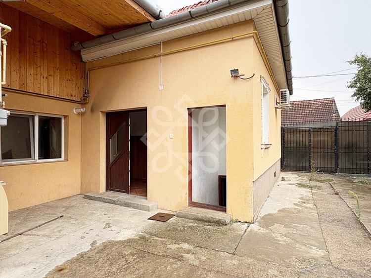 Casă individuală cu 5 camere semidecomandat cu Canalizare în Iosia