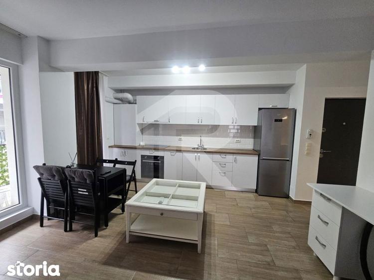 Apartament cu 3 camere semidecomandat, mobilat în Central