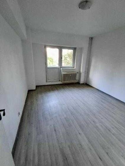 Apartament cu 3 camere decomandat în Popoveni