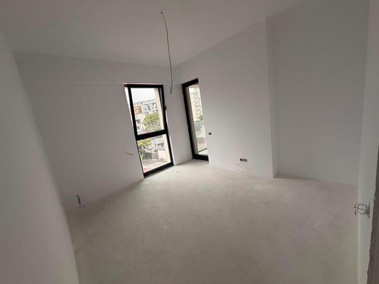 Apartament cu 3 camere în Decebal