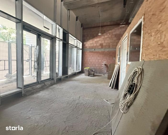 Spațiu comercial, de 304 mp, în Romană