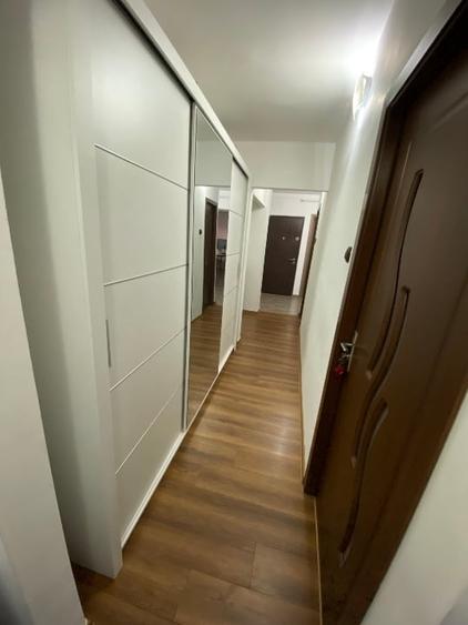 Apartament cu 3 camere decomandat, mobilat în Central