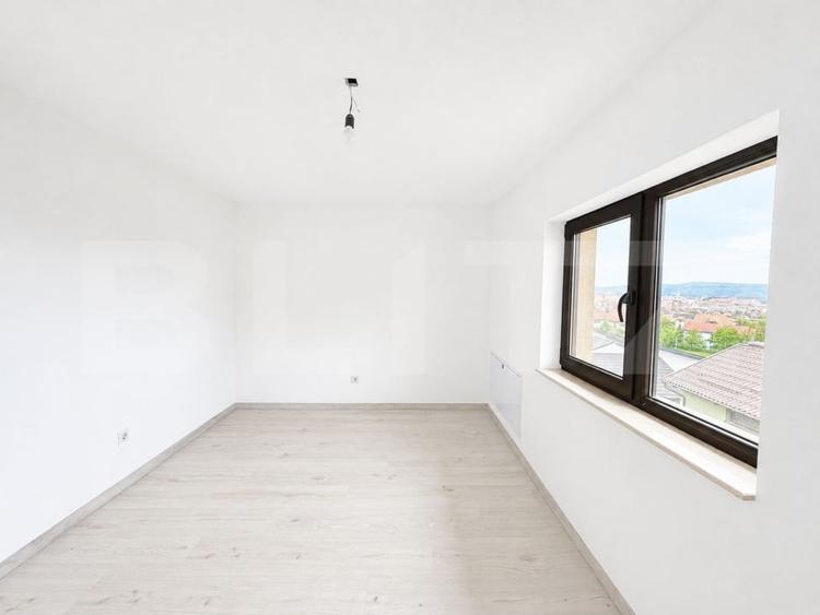 Duplex cu 4 camere cu Canalizare în Cetate