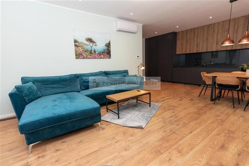 Apartament cu 3 camere semidecomandat, mobilat în Pipera