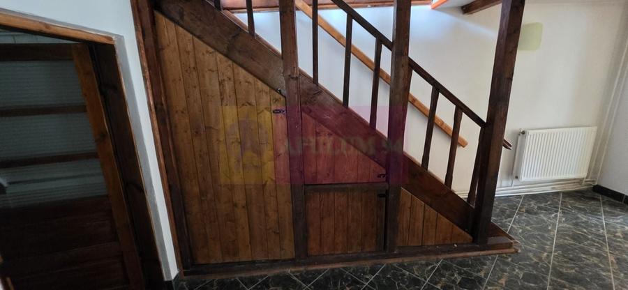 Casă individuală cu 5 camere cu Canalizare în Piatra Arsă