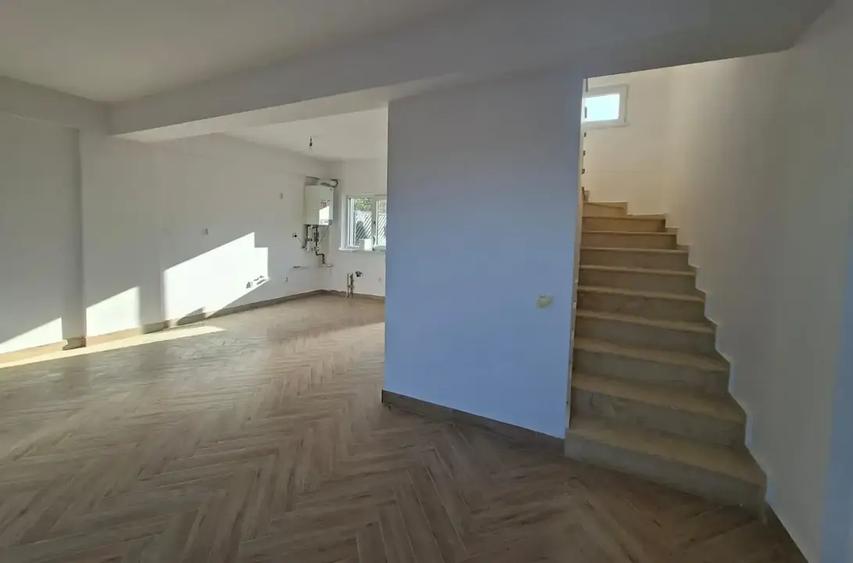 Duplex cu 4 camere cu Canalizare în Chitila