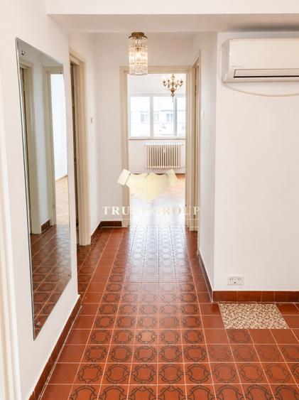 Apartament cu 4 camere decomandat în Polonă