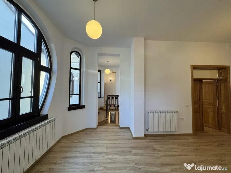 Casă cu 6 camere cu Teren 1000 Mp în Central