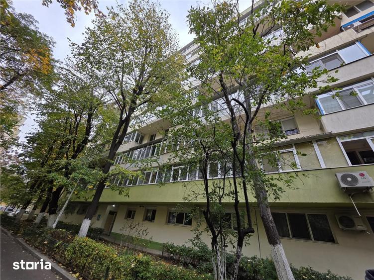 Apartament cu 3 camere semidecomandat în Vatra Luminoasă