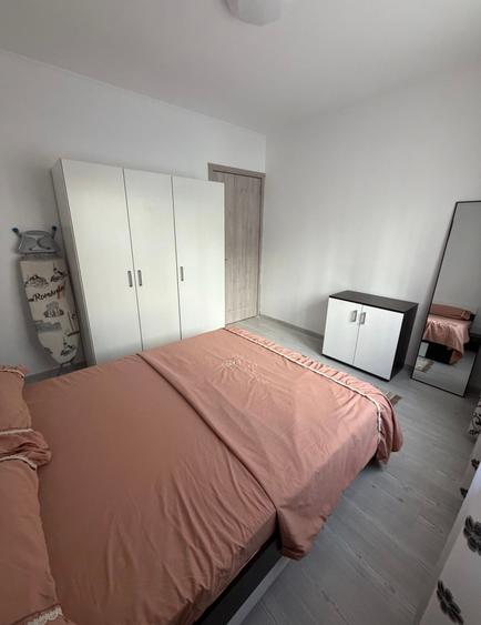 Apartament cu 2 camere semidecomandat în Păcii