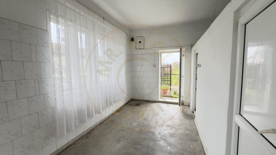 Casă individuală cu 7 camere cu Canalizare în Central