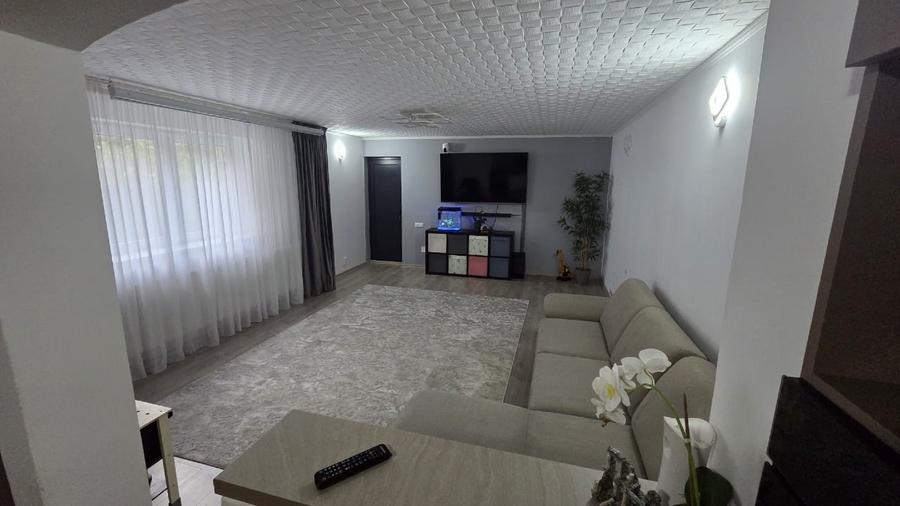 Casă individuală cu 4 camere cu Canalizare în Central