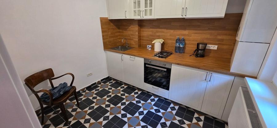 Apartament cu 4 camere semidecomandat în Banu Manta