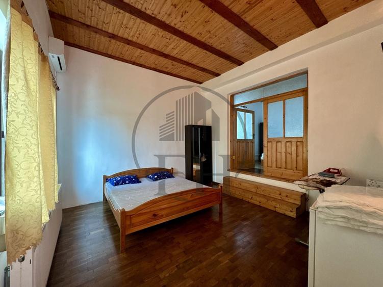 Casă individuală cu 15 camere cu Canalizare în Nord