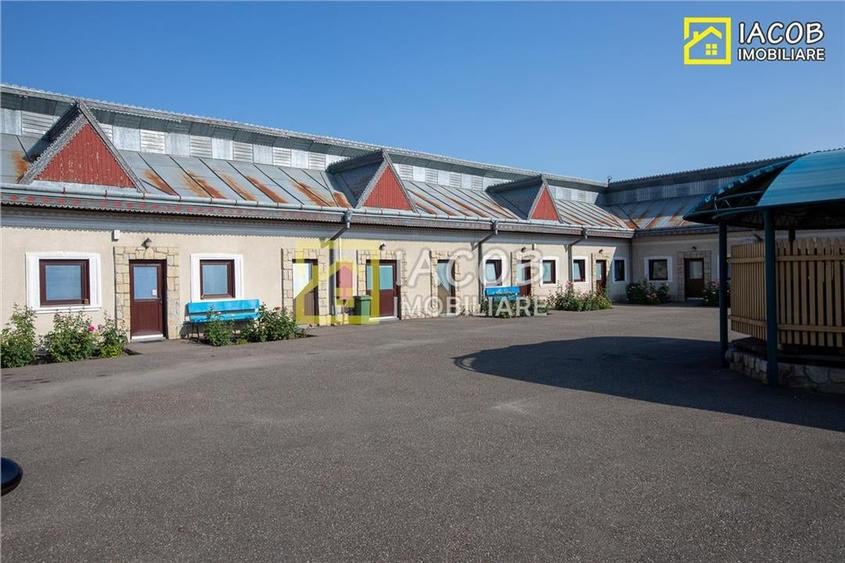 Pensiune cu 15 camere de cazare, restaurant, corpuri administrative, terenuri cu - 11