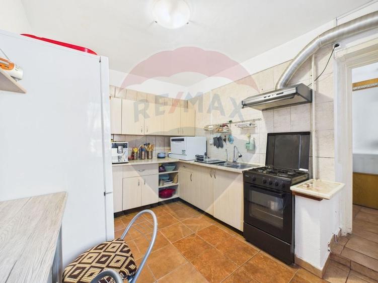 De vanzare| Casa cu teren | 300 mp | Rahova - 6