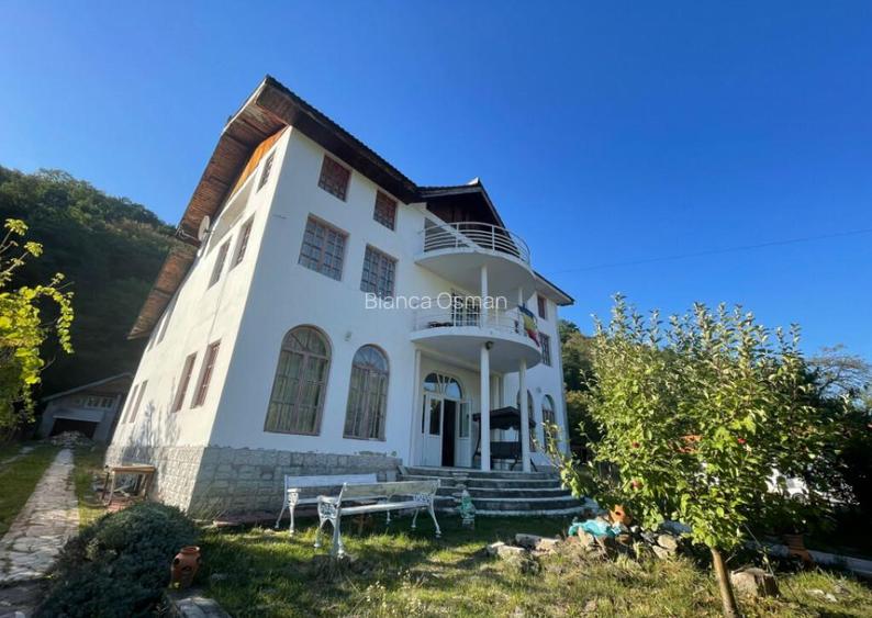 Proprietate D+P+1+M - Baile Sacelu *poten?ial de business Proprietate D+P+1+M - Baile Sacelu *poten?ial de business