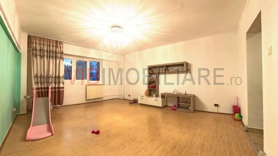 3 Camere, Birouri sau Locuinta, Camera de Comert, Disponibil si Nemobilat