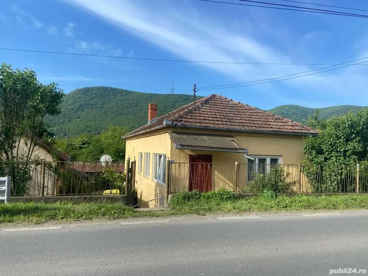 Casa de vanzare la ?ara, cu anexe ?i priveli?te superba ideala pentru familie sau casa de vacan?a - 6