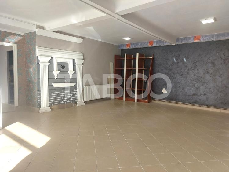 Spatiu comercial de inchiriat 55 mp vitrina la strada Orasul de Jos - 1