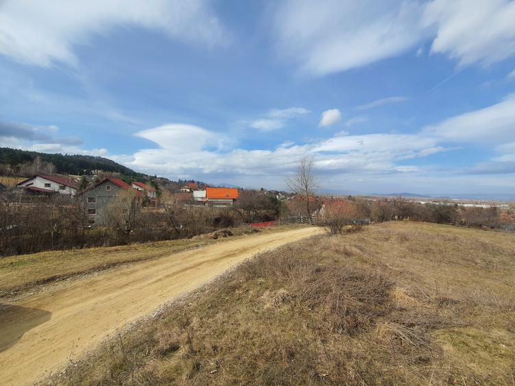 Teren de vânzare în Săcele – Locație excelentă pentru locuință sau investiție! - 2