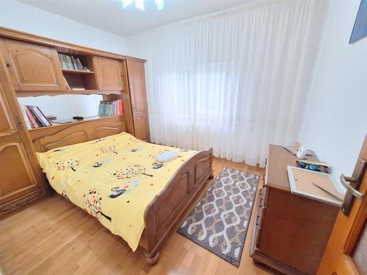 Apartament  2 camere semidecomandat, mobilat si utilat, zona Narcisa - 11