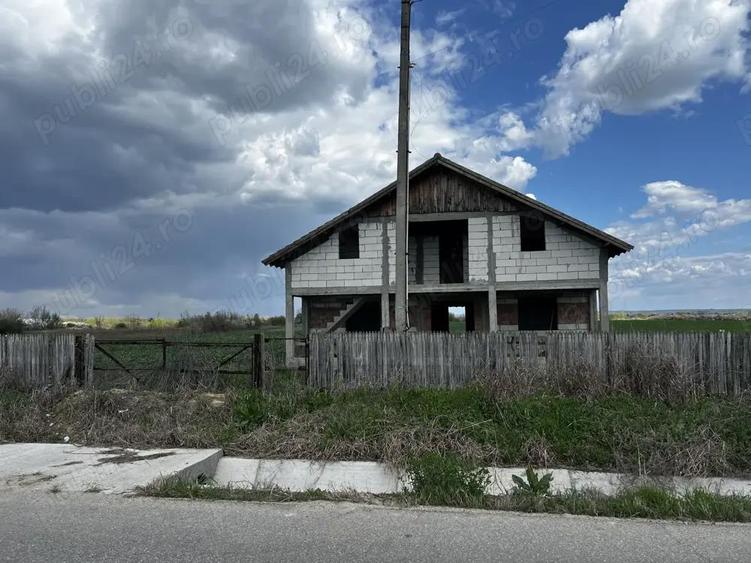 De vanzare Casa mansardata cu teren . Strejestii de Sus, OLT - 5