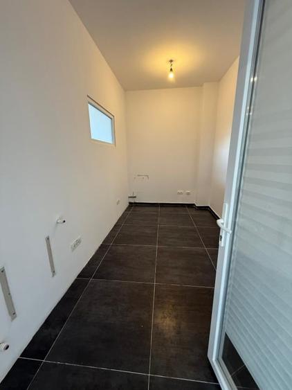 Spatiu comercial - de vanzare - 2