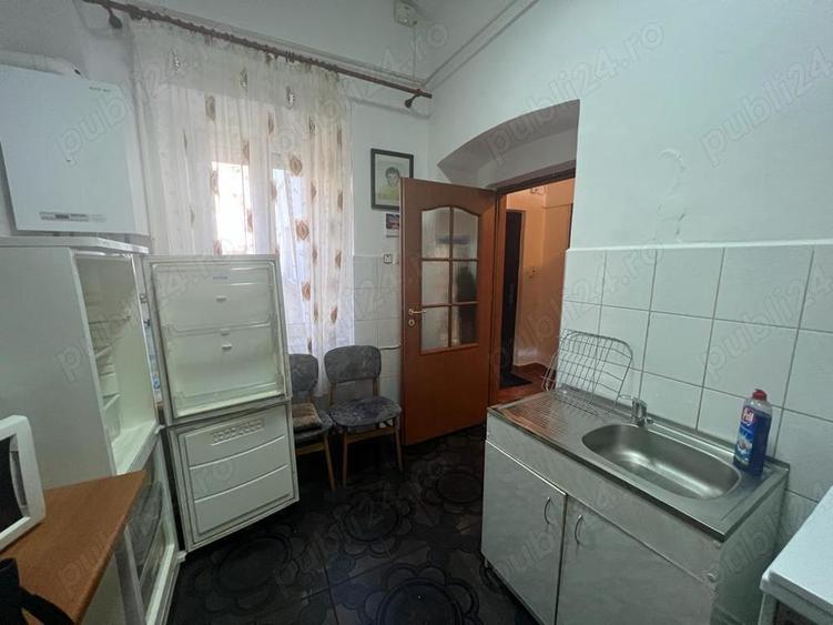 Inchiriez apartament 3 camere zona Boul Rosu - ID : RH-41310-property - 1